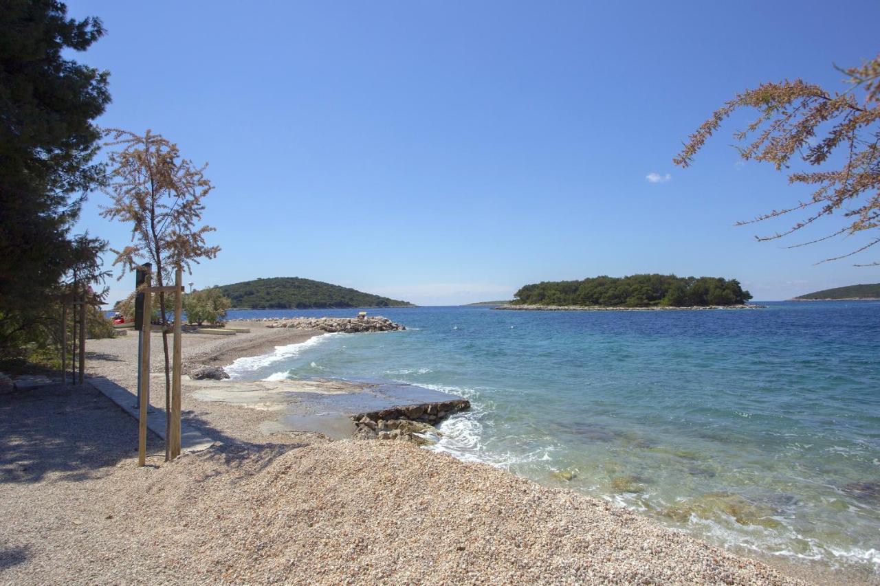 Apartments By The Sea Maslinica, Solta - 14748 外观 照片