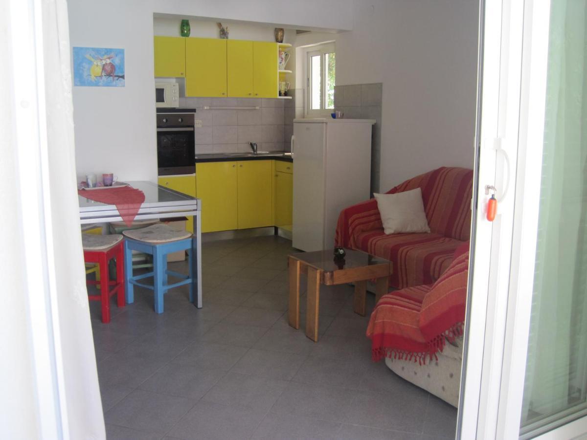 Apartments By The Sea Maslinica, Solta - 14748 外观 照片